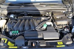Motorraum mit Gasanlage der ESM Autogastechnik beim Volvo V50 2,4 125 KW